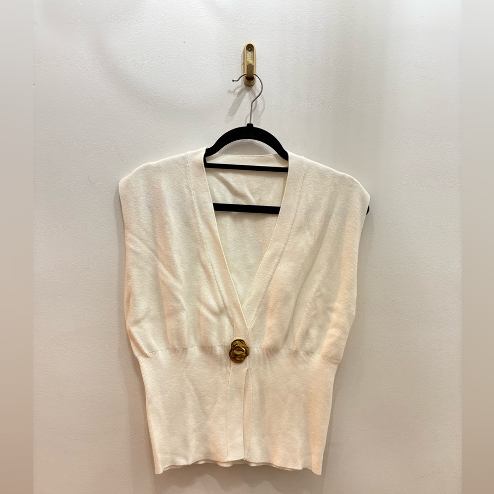 Commense M off White Sleeveless Knit Top with Gold Accent